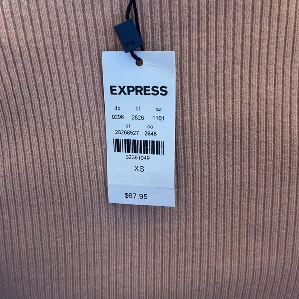 Express Ruffle Top - Picture 4 of 5